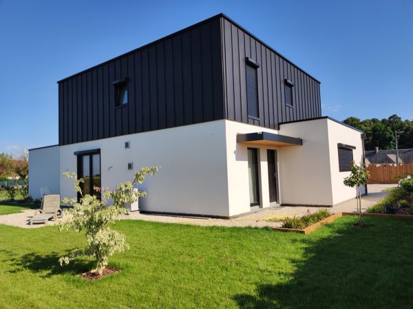 Construction d'une maison à toiture métallique en ossature bois, Bati M2G