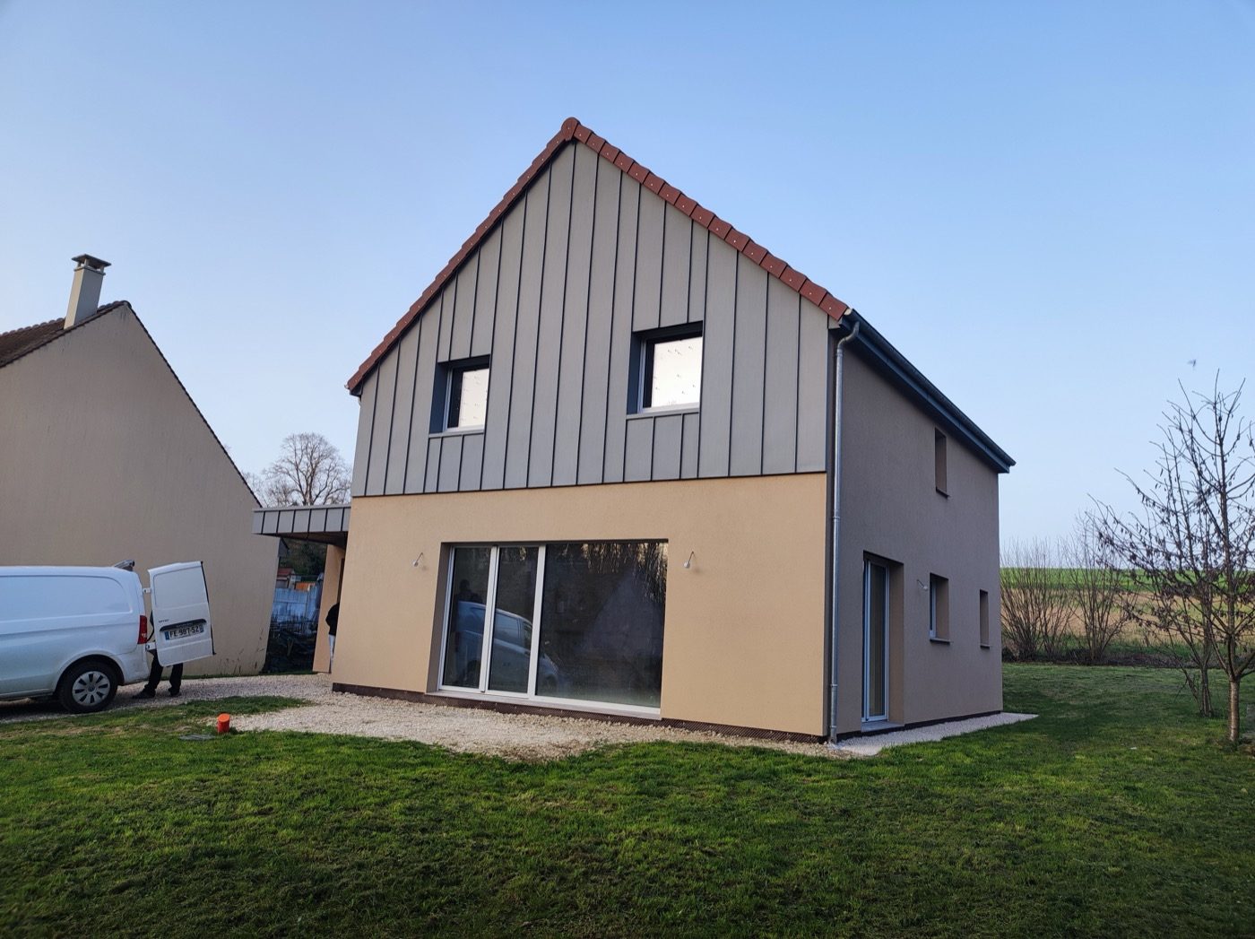 Construction d'une maison ossature bois à toiture zinc par Bati M2G