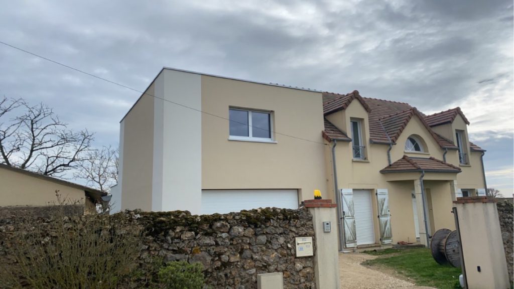 Extension bois adossée à une maison en brique, réalisation Bati M2G