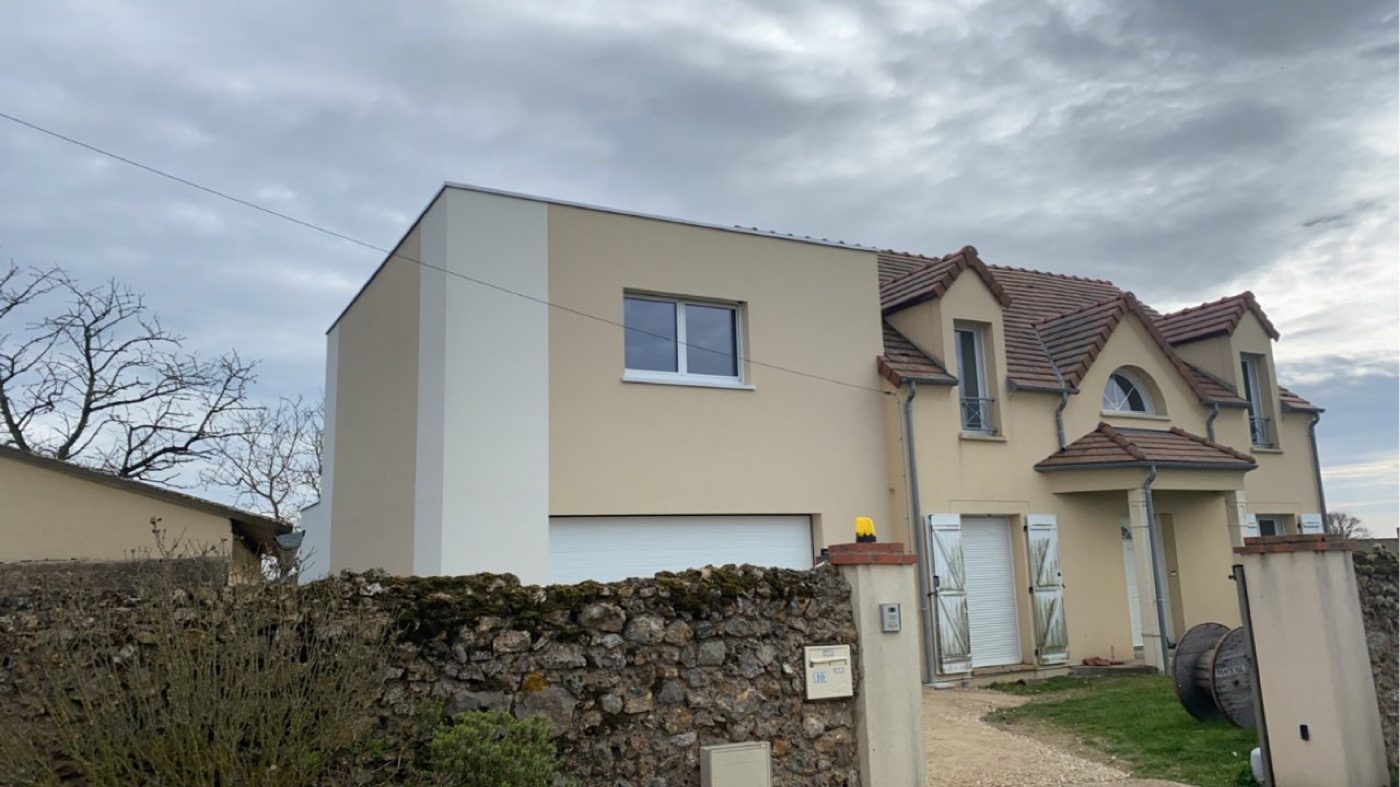 Extension bois adossée à une maison en brique, réalisation Bati M2G