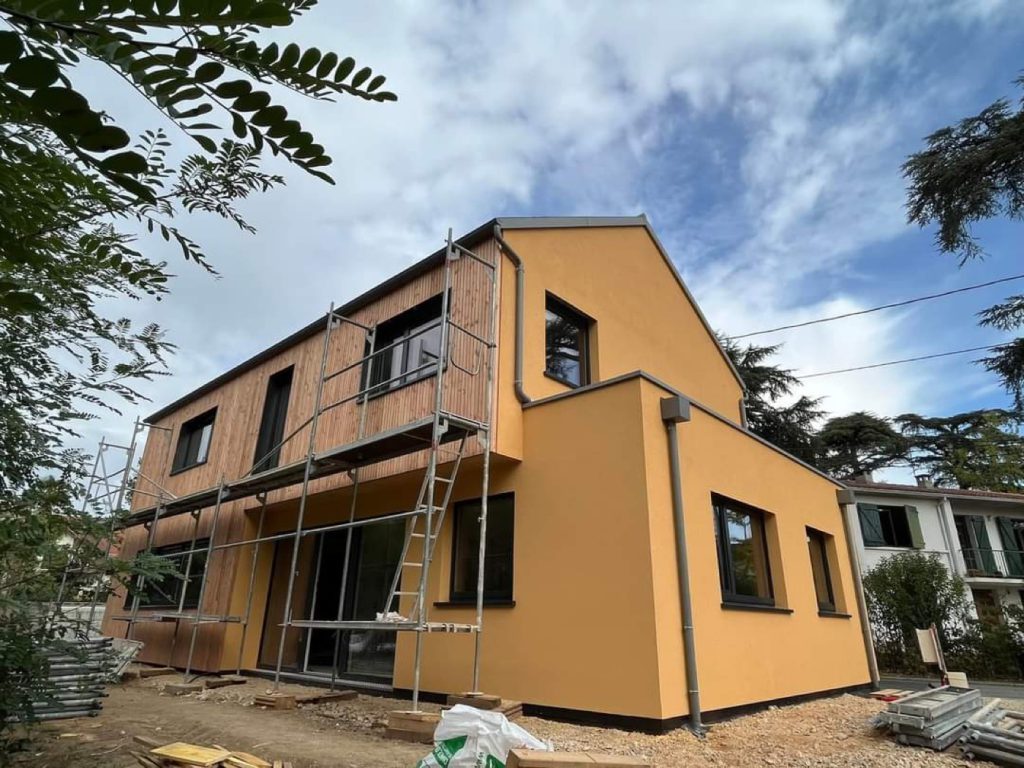 Chantier d'extension à enduit ocre, Bati M2G
